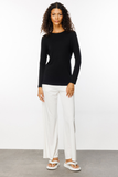 On Minimalist Long Sleeve Round Neck Women's Blouse - Everyday Elegance