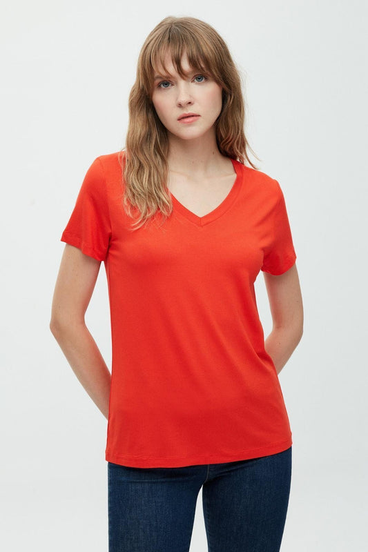 Daido Kadın V Yaka Kısa Kol Minimalist T-Shirt - Rahat ve Şık