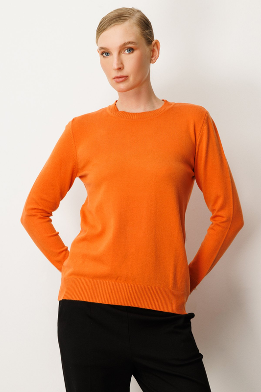 On Minimalist Women's Long Sleeve Round Neck Sweater - Casual & Office