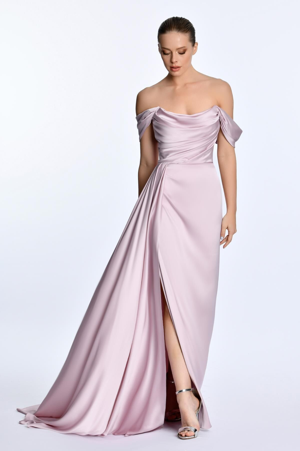 Alfa Beta Düşük Omuz Yandan Yırtmaçlı Saten Uzun Abiye Elbise 2115649