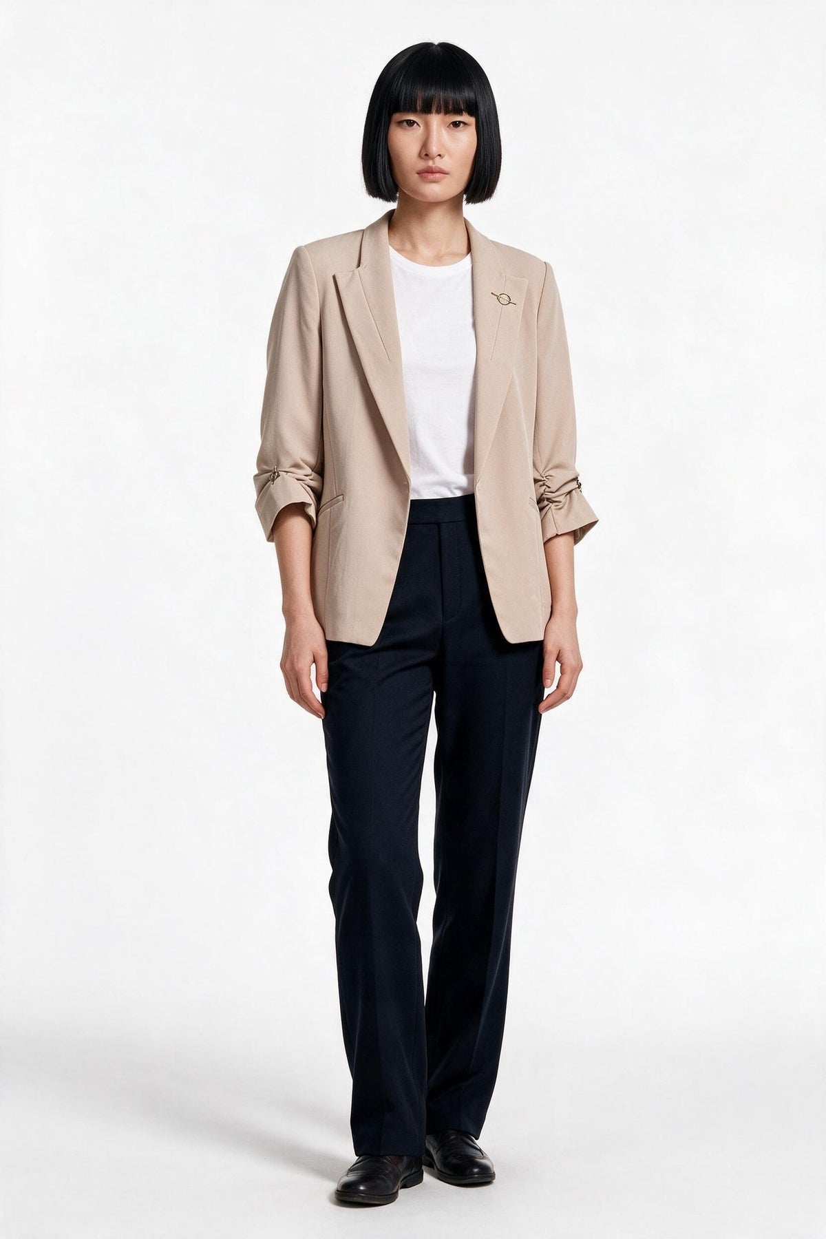 Ayhan Kadın Normal Kesim Çentikli Yaka Katlamalı Kol Detaylı Blazer Ceket 26YKRB90503 Main image