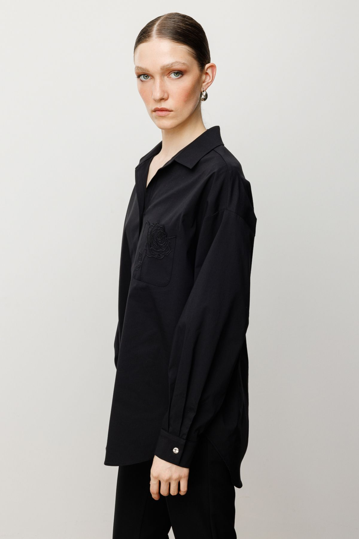 Ekol Oversize Nakışlı Kadın Gömlek - Minimalist Günlük Stil