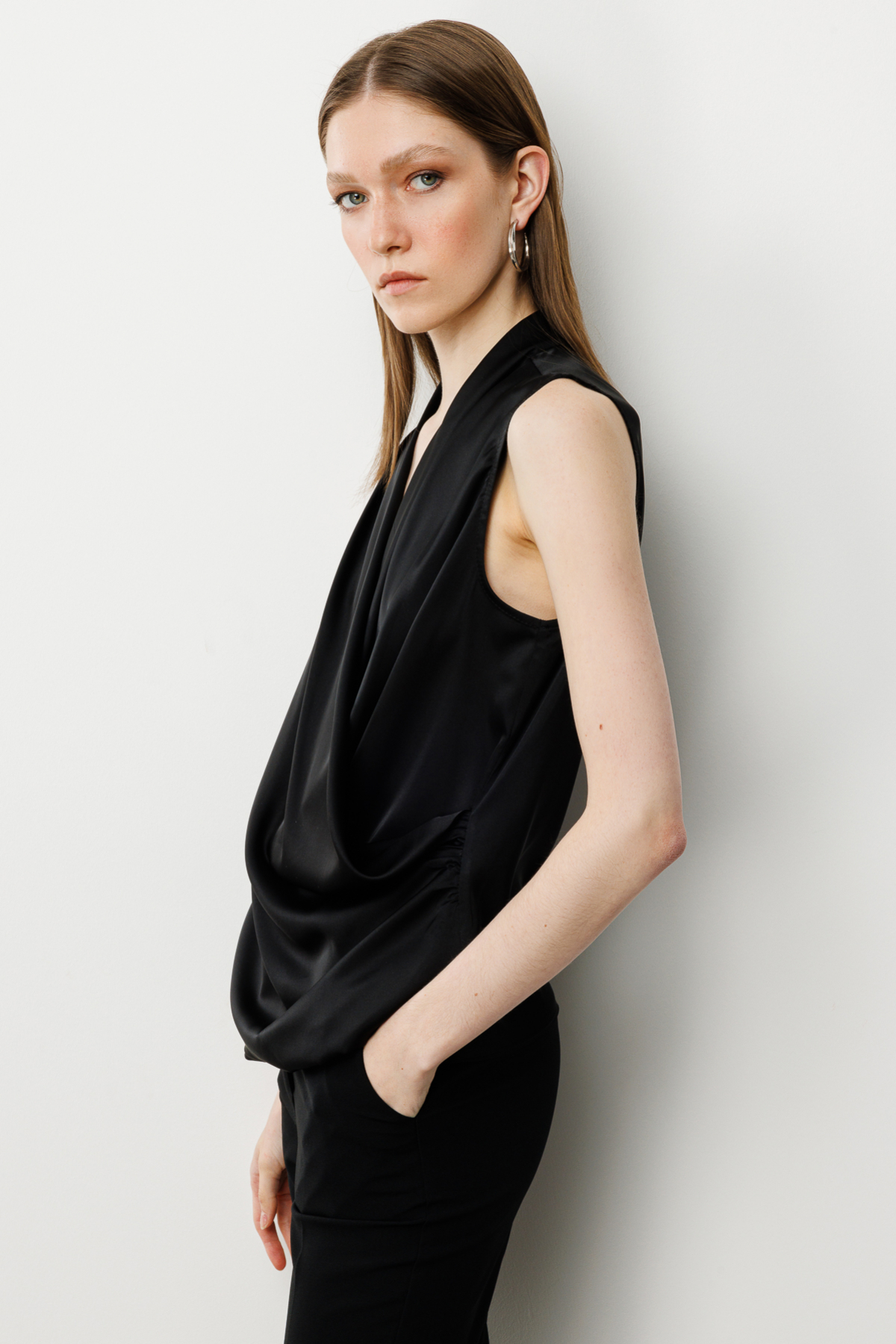 Ekol Kadın Kolsuz Oversize Minimalist Saten Bluz Main image