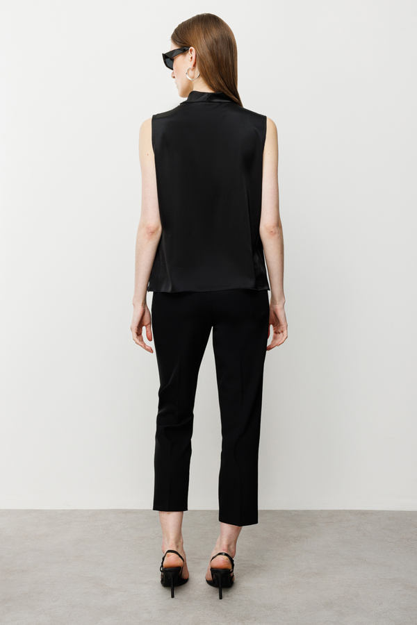 Ekol Kadın Kolsuz Oversize Minimalist Saten Bluz
