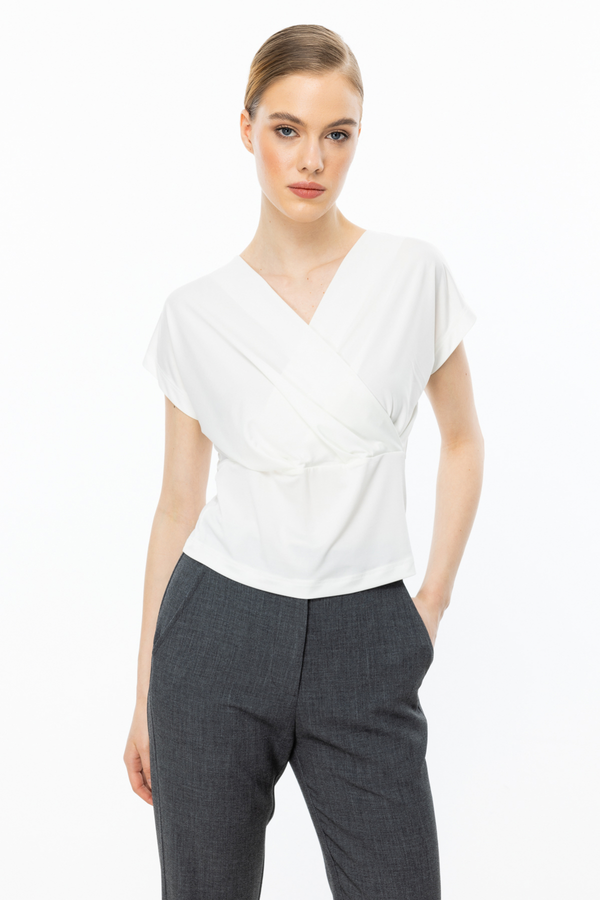 On Minimalist V Yaka Crop Bluz - Kısa Kol - Günlük