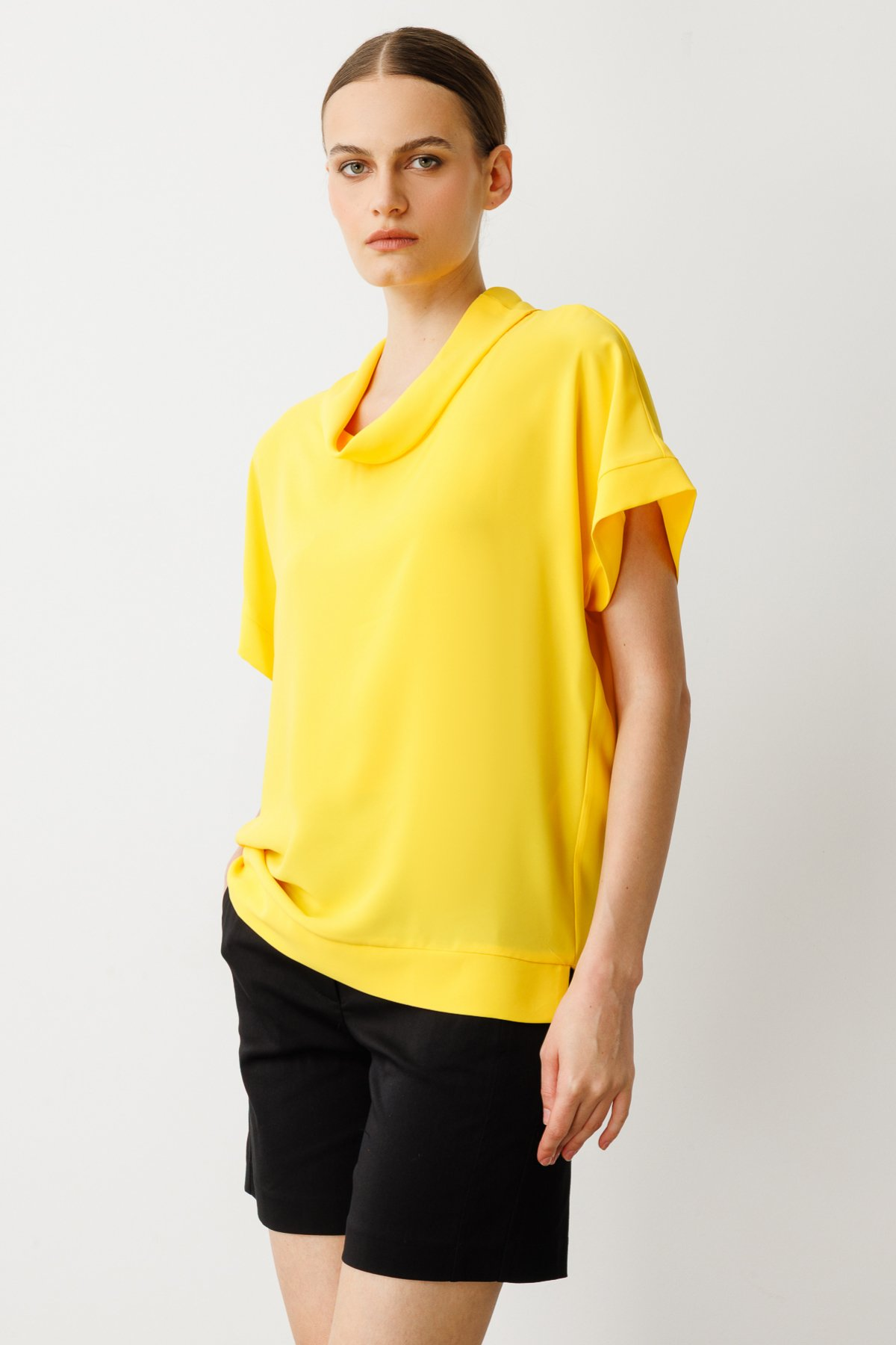 On Minimalist Oversize Kapak Yaka Kısa Kol Kadın Bluz - Günlük Stil