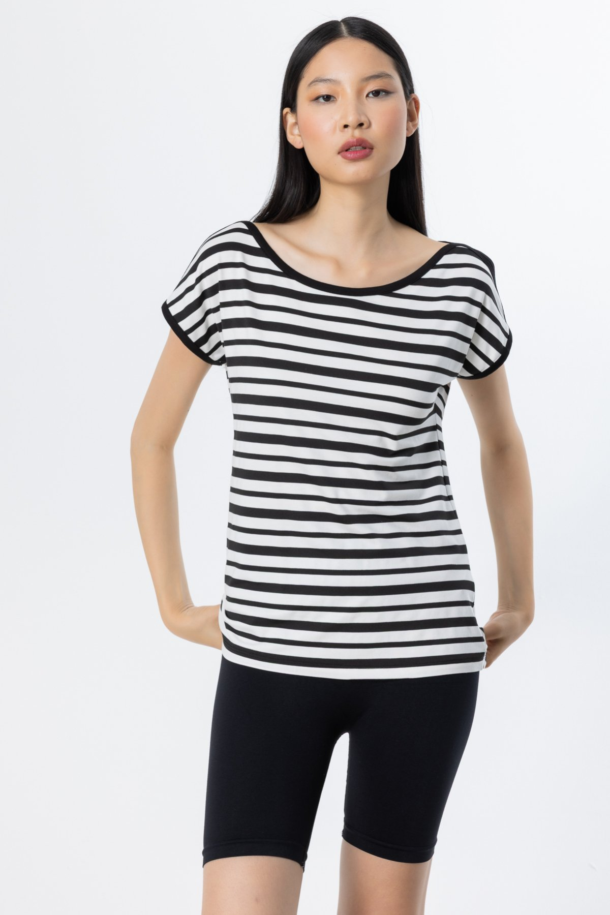 On Minimalist Oversize Çizgili Kadın Bluz - Kısa Kol Yuvarlak Yaka Main image