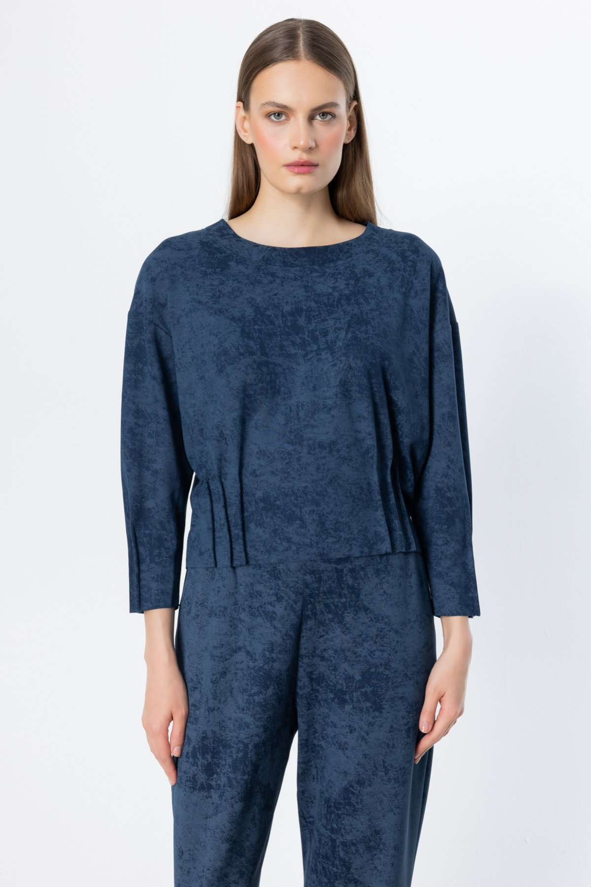 On Pile Detaylı Batik Desenli Bluz