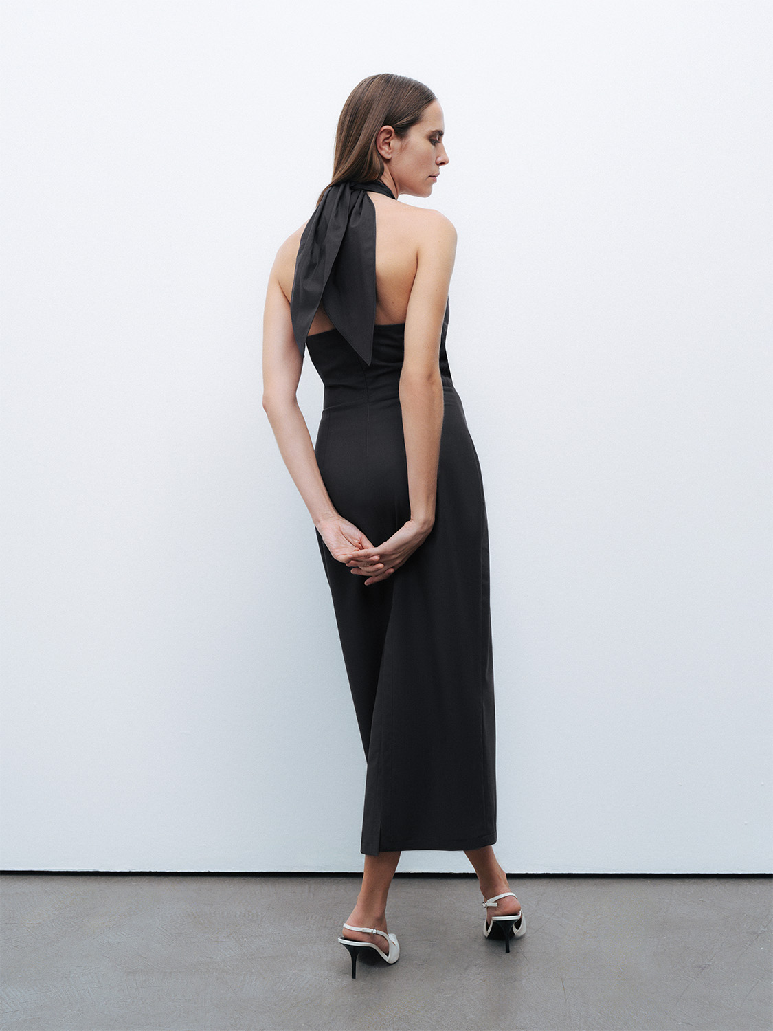 Nocturne Minimalist Halter Yaka Midi Elbise - Modern ve Şık