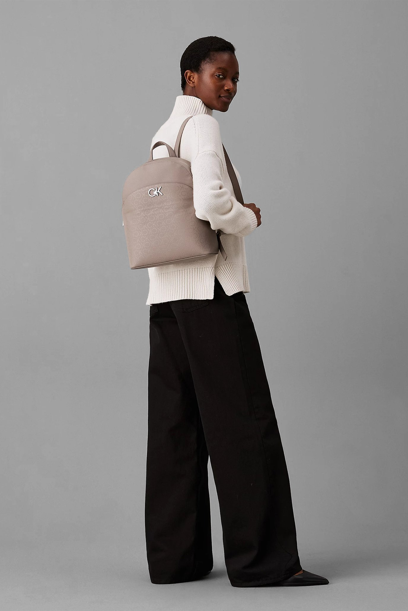 Calvin Klein Minimalist Sırt Çantası - Günlük Şıklık İkincil görsel