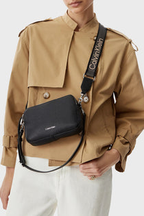 Calvin Klein Kadın Çapraz Çanta LV04F3656G