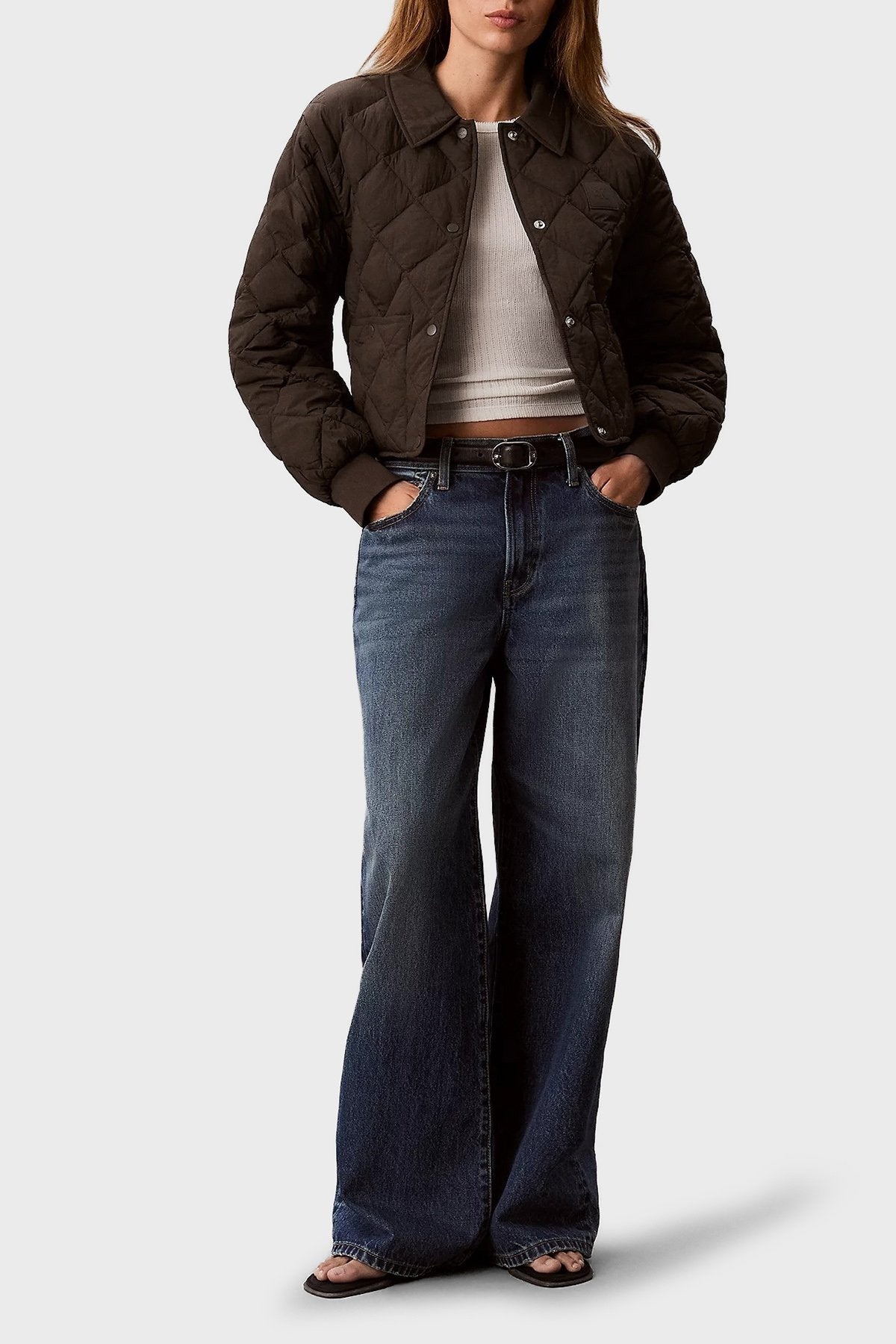 Calvin Klein Kadın Normal Kesim Kapitone Gömlek Yaka Düğmeli Kısa Mont Secondary image
