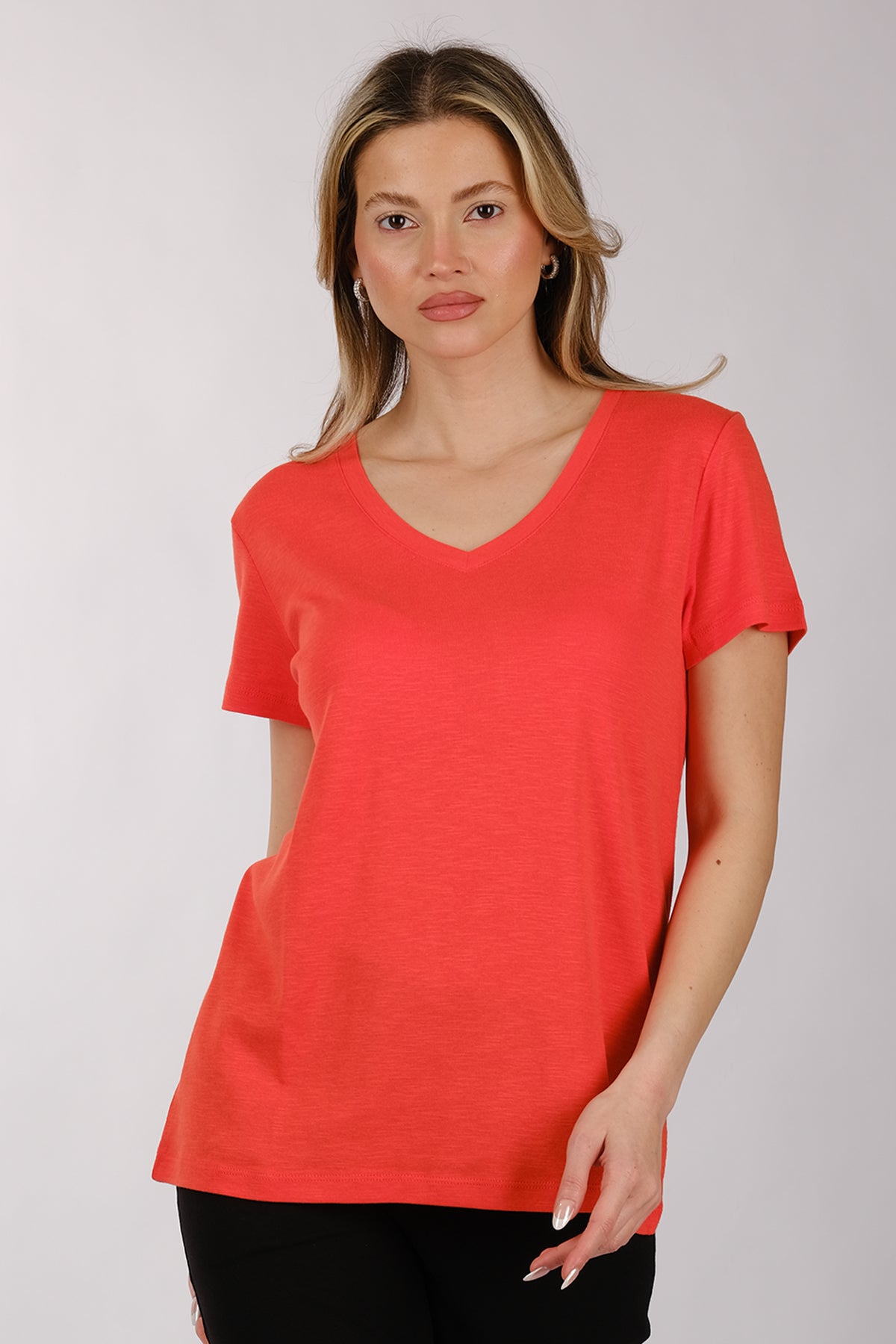 Daido Kadın Oversize V Yaka Kısa Kol Minimalist T-Shirt Secondary image