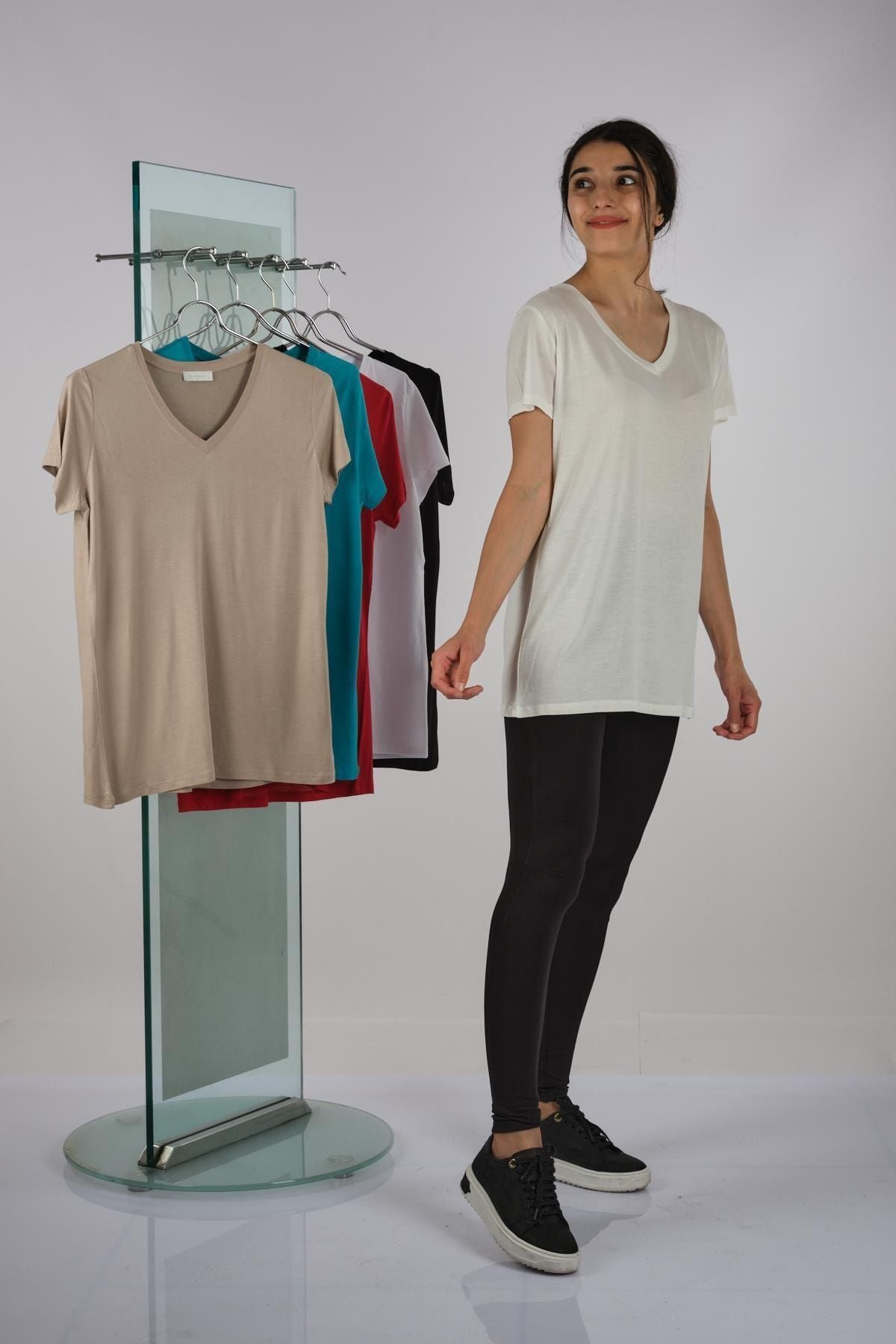 Daido Oversize V Yaka Kadın T-Shirt - Minimalist Günlük Tarz Main image