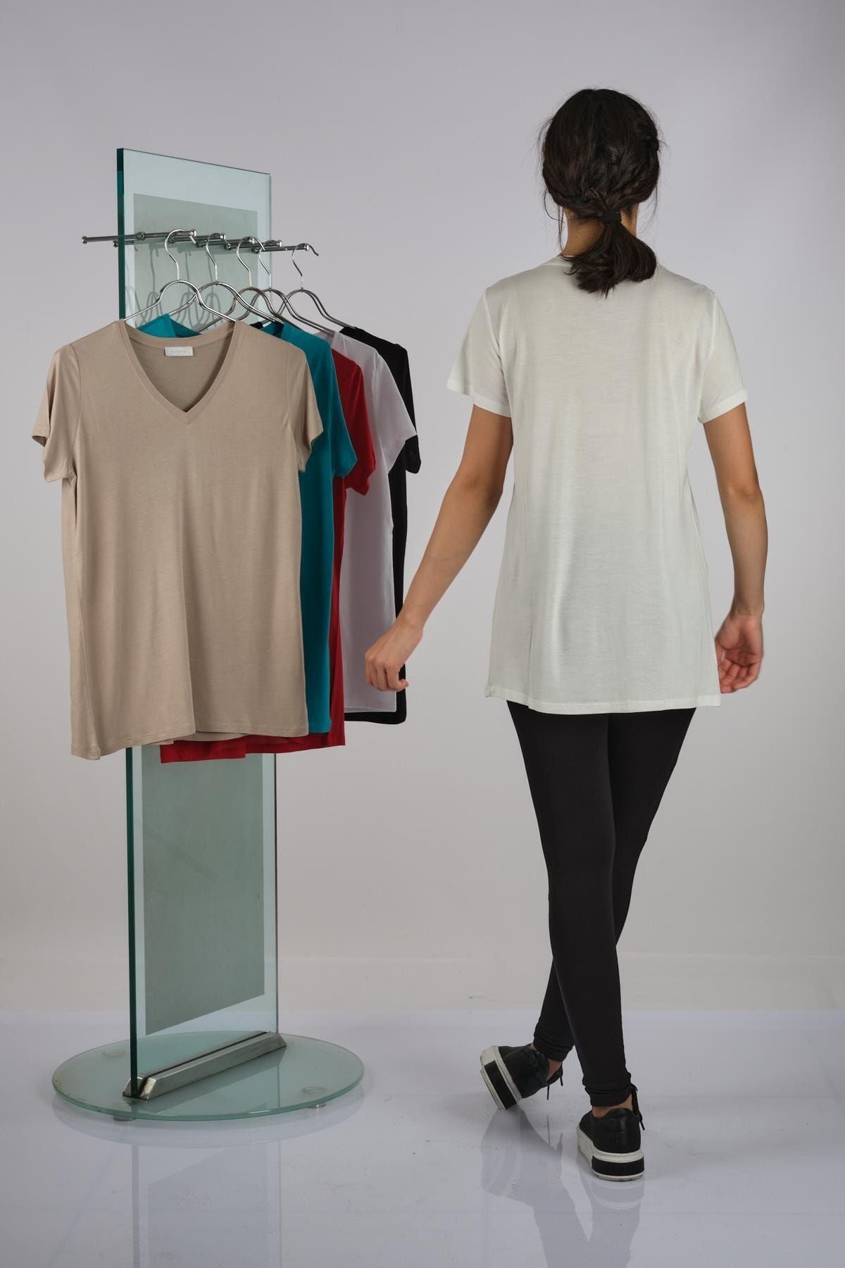 Daido Oversize V Yaka Kadın T-Shirt - Minimalist Günlük Tarz Secondary image