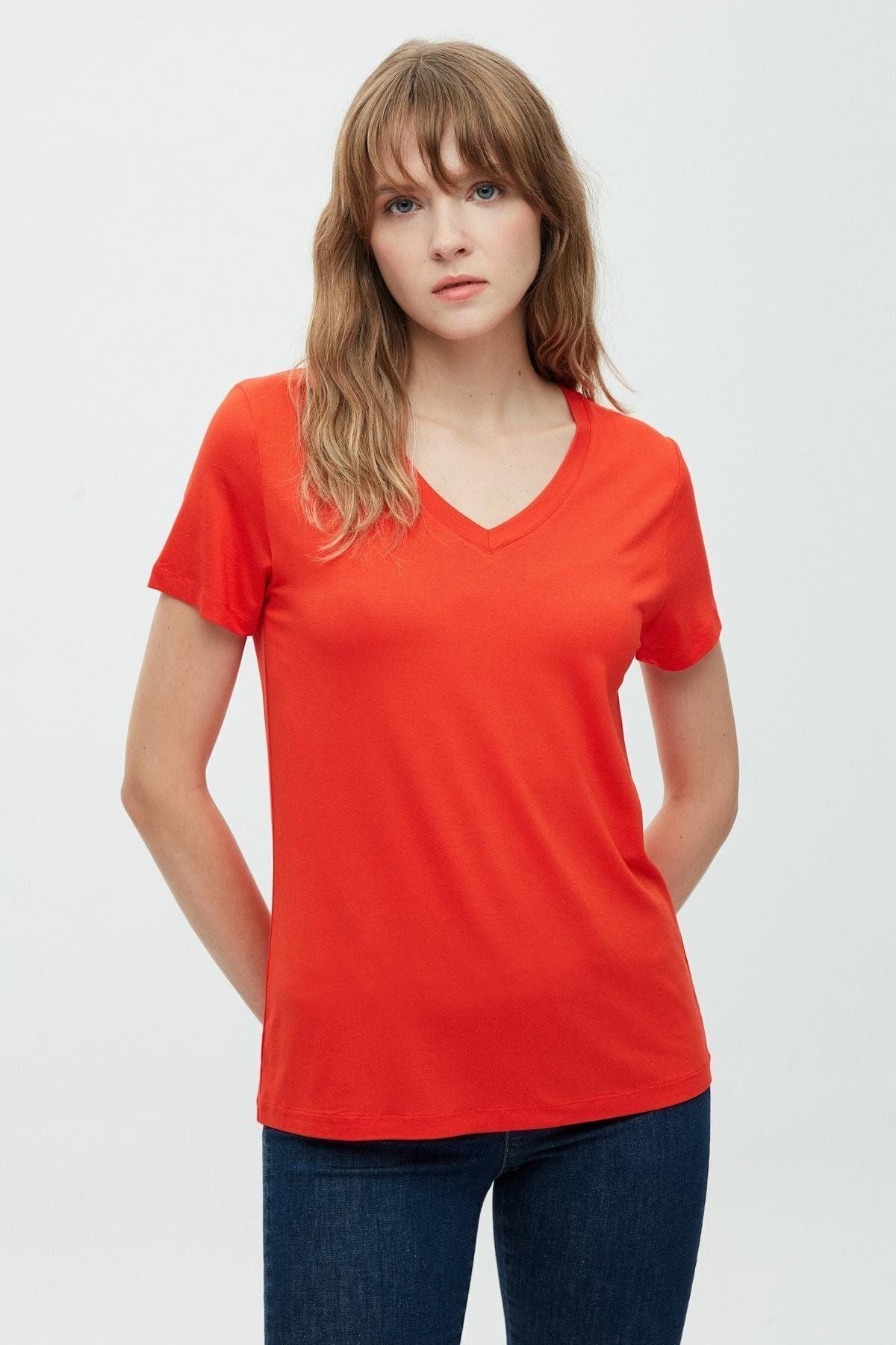 Daido Kadın V Yaka Kısa Kol Minimalist T-Shirt - Rahat ve Şık