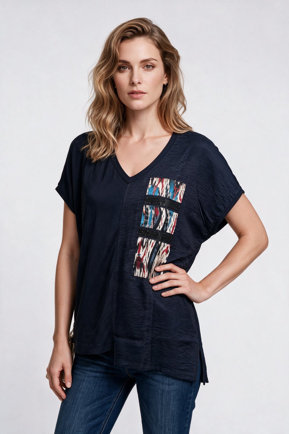 Daıdo Kadın V Yaka Rahat Kesim Dokulu Kumaş İşlemeli Kısa Kollu T-Shirt Main image