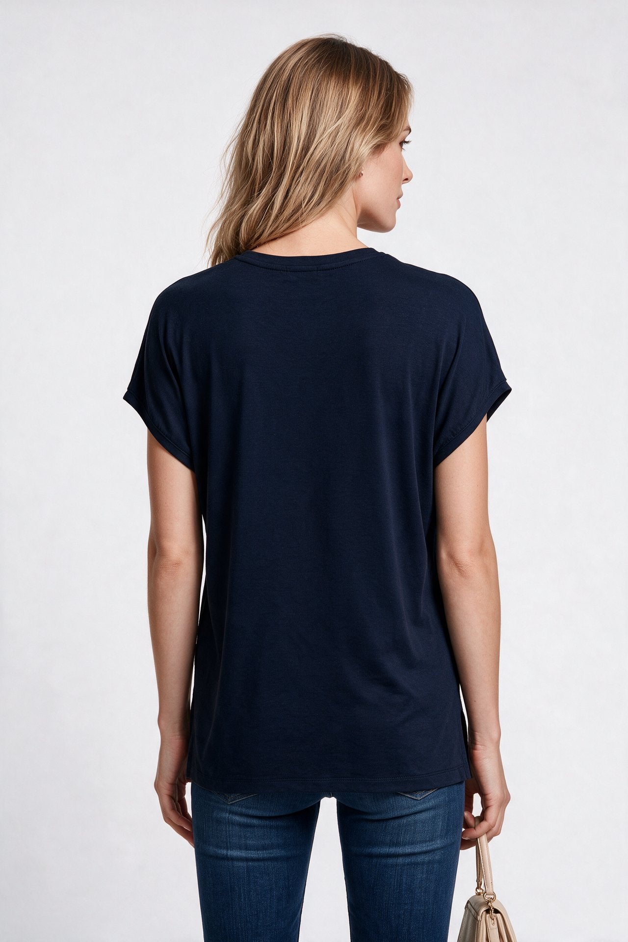 Daıdo Kadın V Yaka Rahat Kesim Dokulu Kumaş İşlemeli Kısa Kollu T-Shirt Secondary image