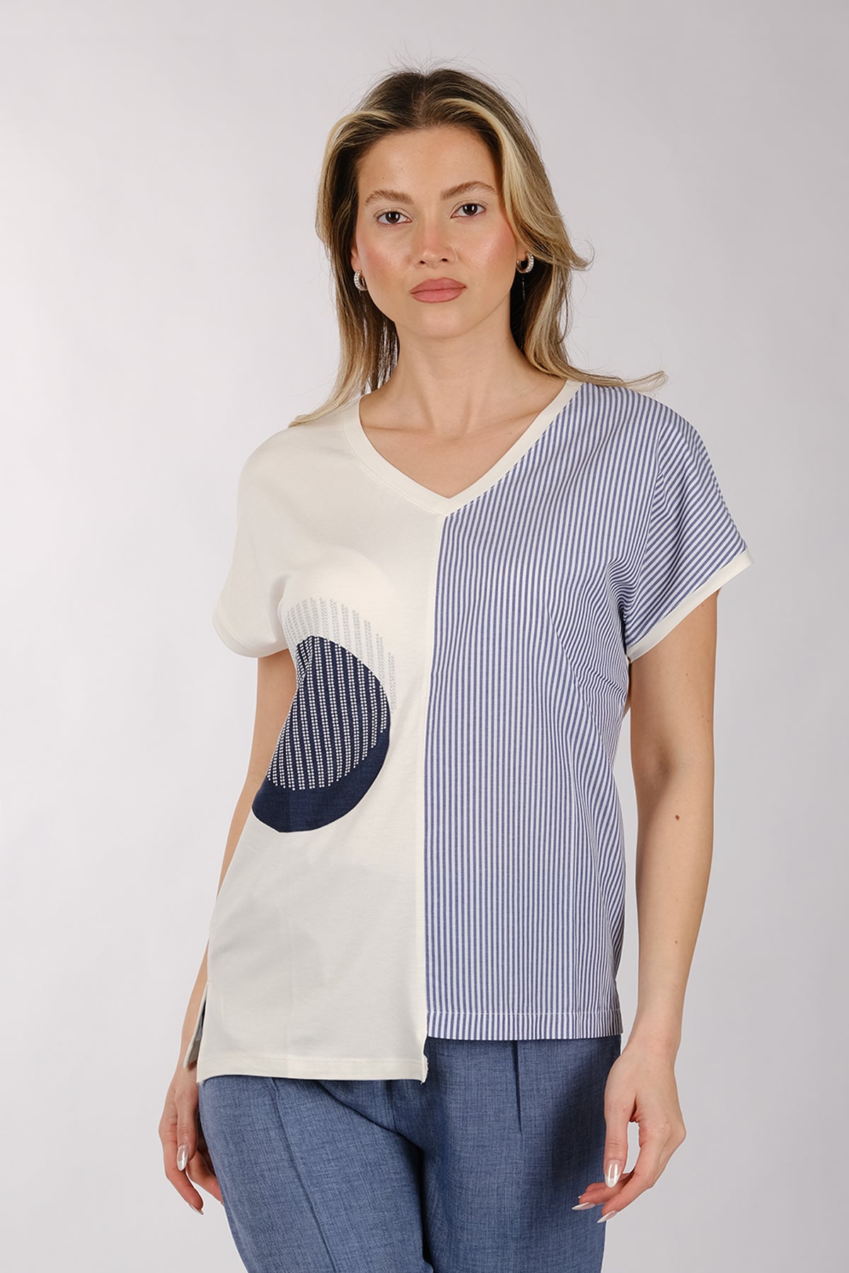 Daıdo Minimalist V Yaka Kısa Kol Kadın T-Shirt - Günlük Şıklık Secondary image
