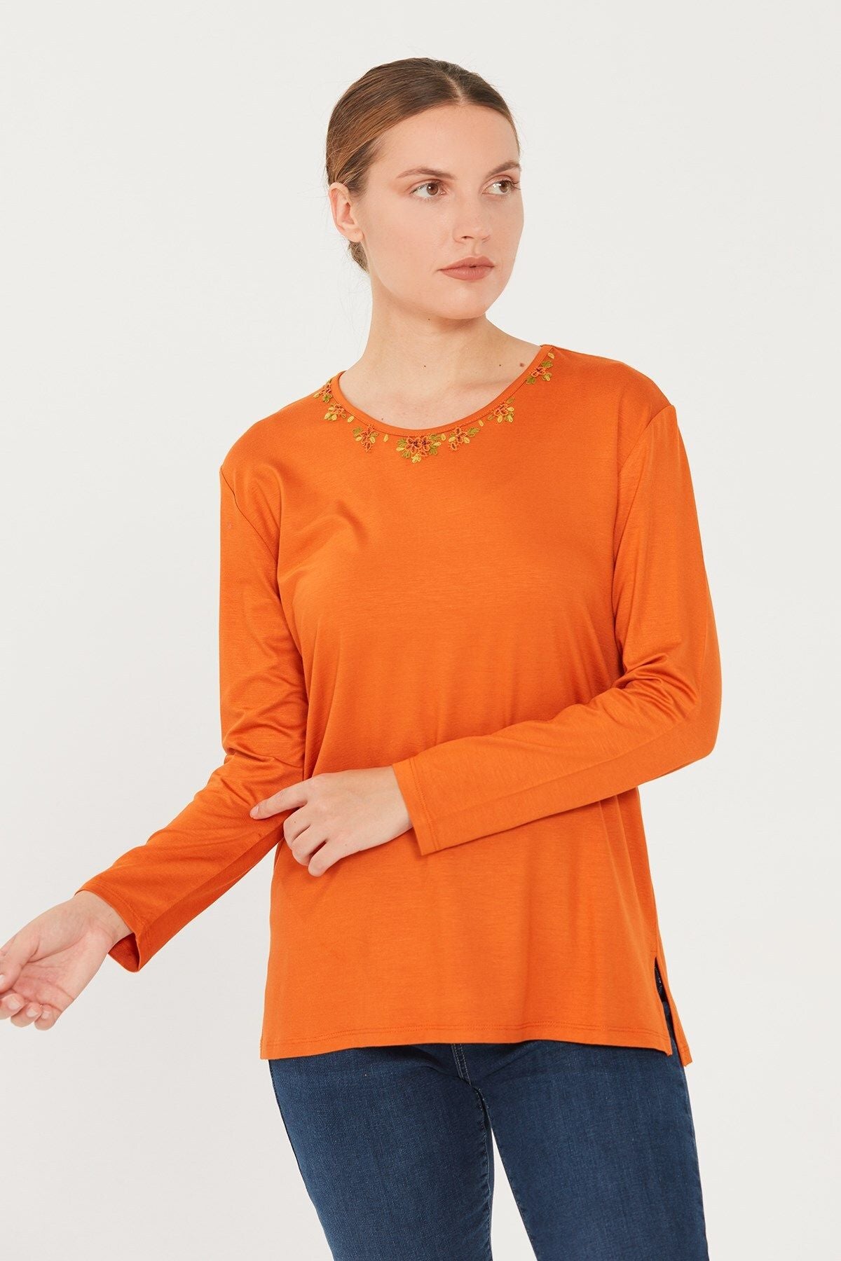 Desen Minimalist Nakışlı Uzun Kol Oversize Kadın Bluz Secondary image