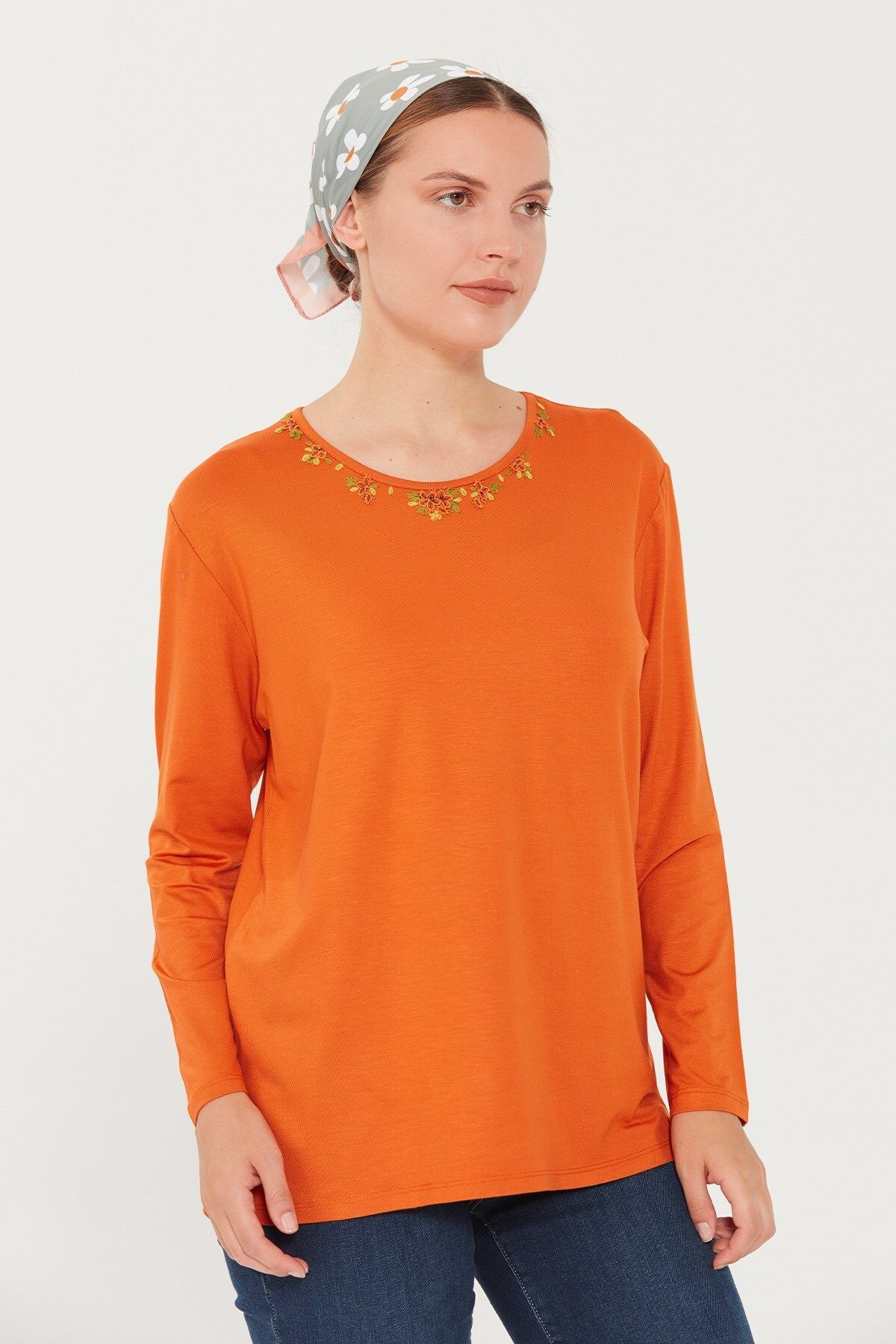 Desen Minimalist Nakışlı Uzun Kol Oversize Kadın Bluz