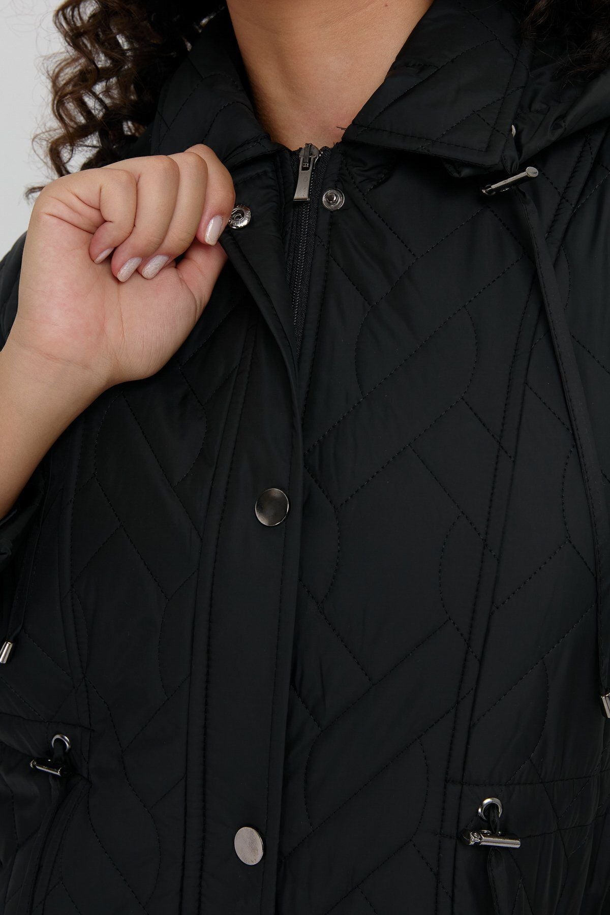 Desen Kadın Kapüşonlu Oversize Midi Kaban - Minimalist Tarz