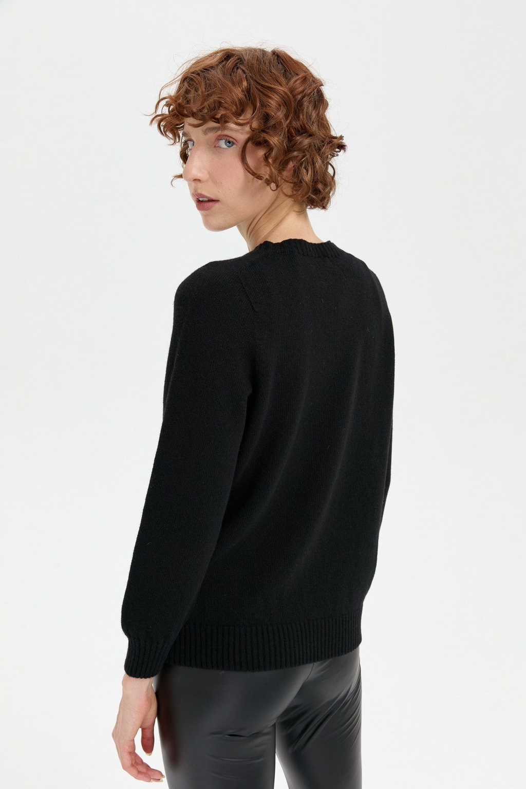 Desen Kadın Oversize Nakışlı Kazak - Minimalist Tarz