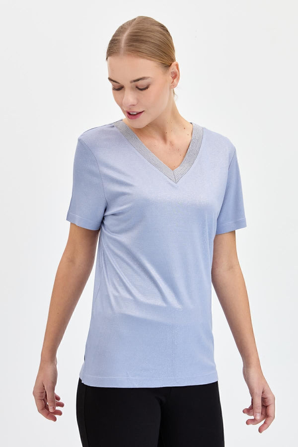 Desen Minimalist V Yaka Kısa Kol Kadın T-Shirt - Günlük & Şık