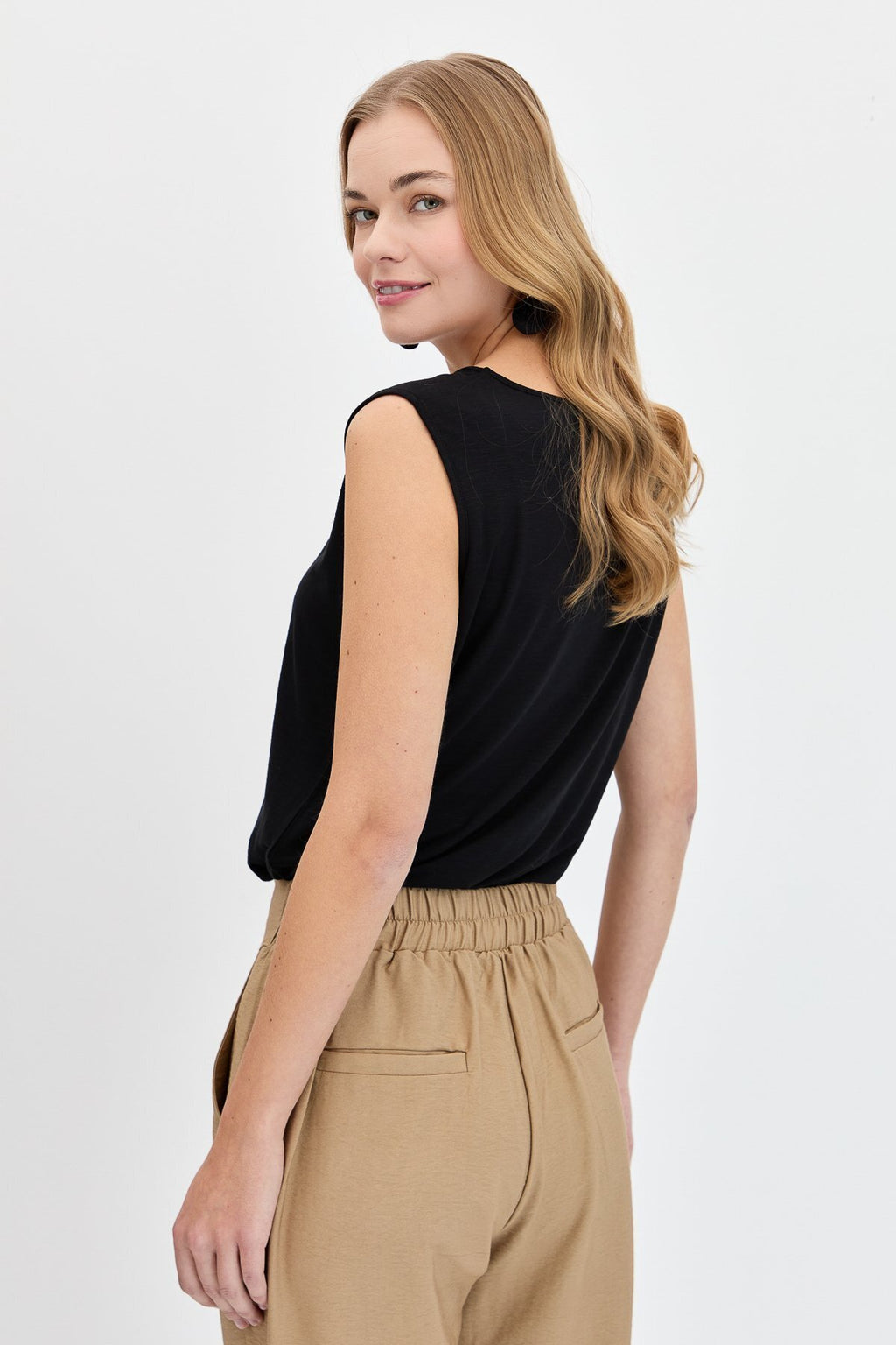 Desen Minimalist Kolsuz Oversize Kadın T-Shirt - Rahat ve Şık