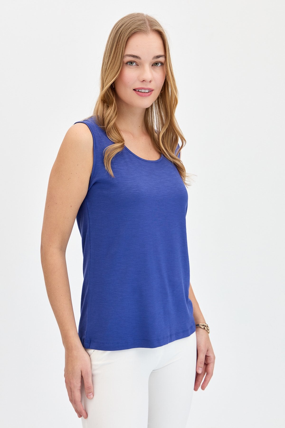 Desen Minimalist Kolsuz Oversize Kadın T-Shirt - Rahat ve Şık Secondary image
