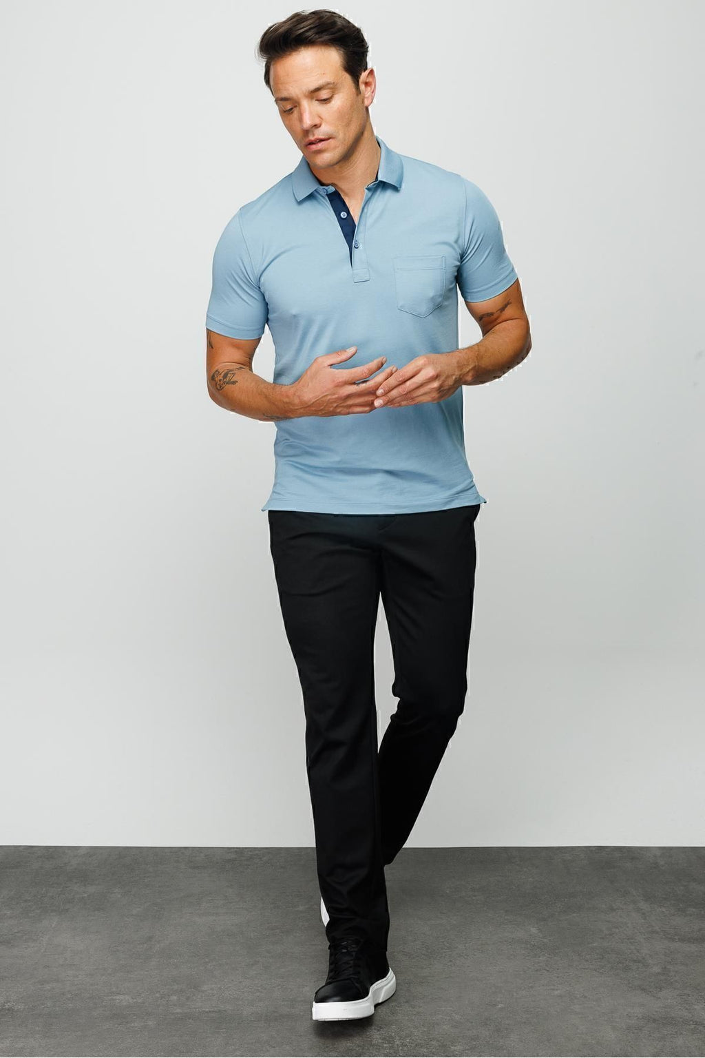 Desen Minimalist Polo Yaka Kısa Kol Erkek T-Shirt - Rahat ve Şık