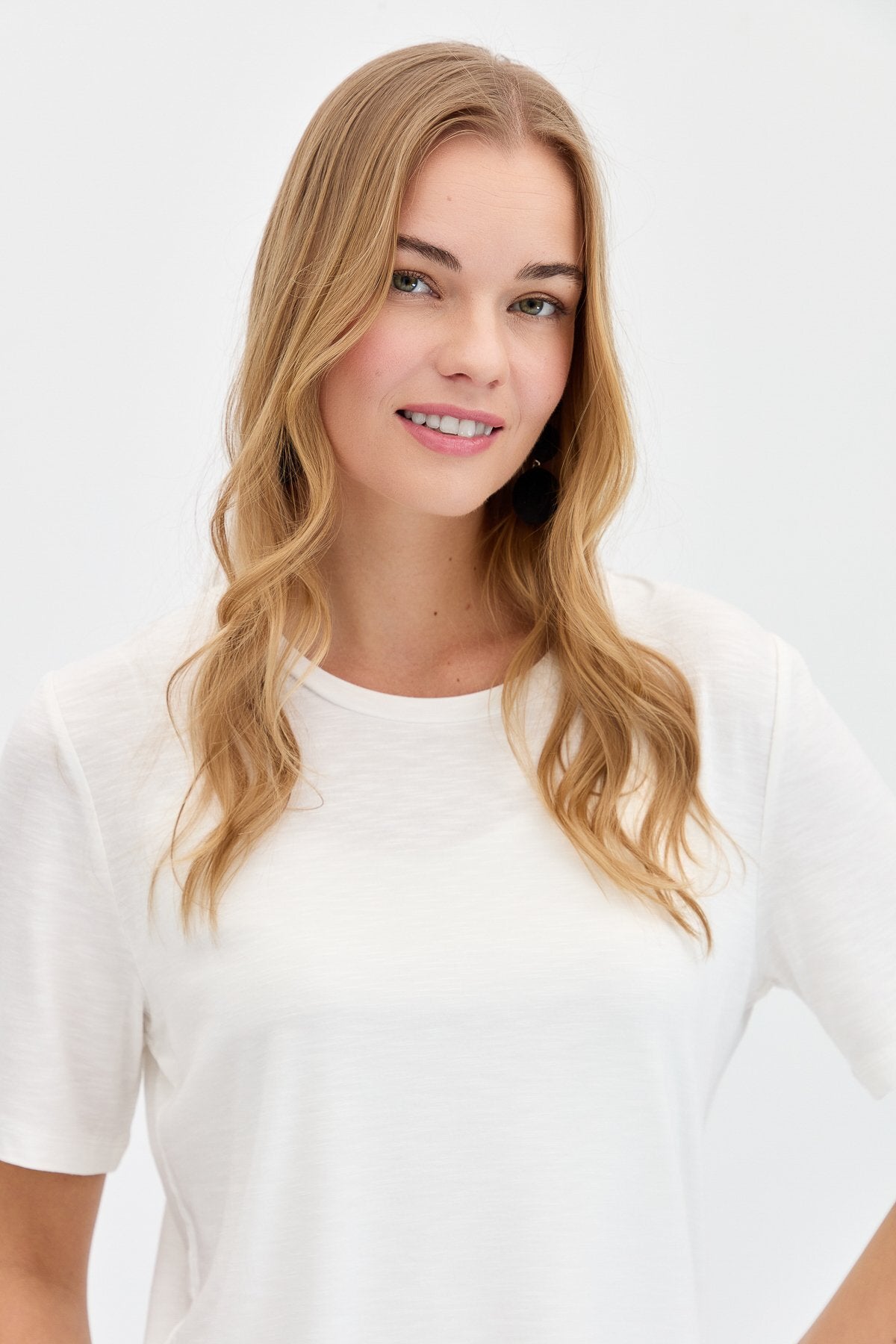 DESEN TRİKO Oversize Minimalist Yuvarlak Yaka Kadın T-Shirt - Kısa Kol Main image