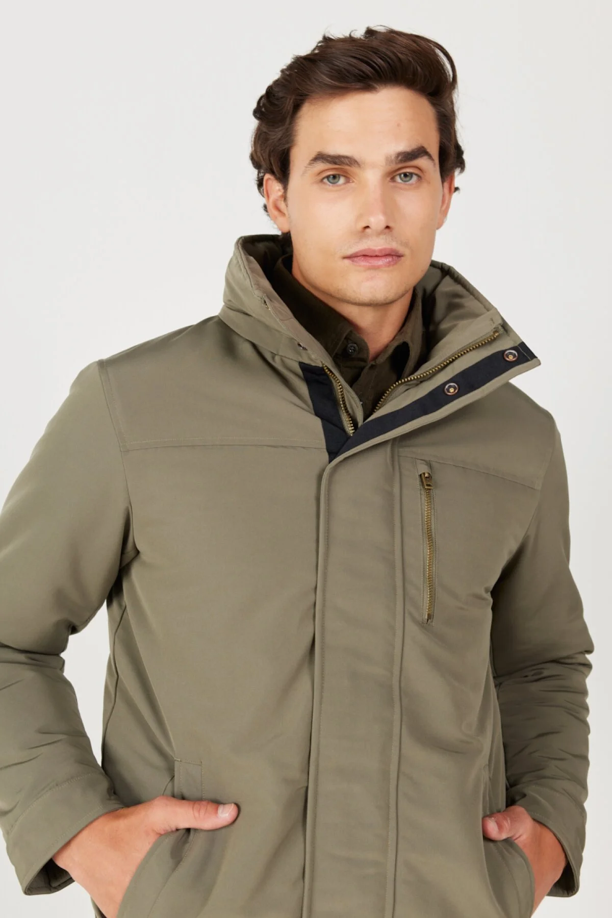 Wrangler Erkek Kaban: Minimalist, Regular Fit, Günlük Kullanım Secondary image