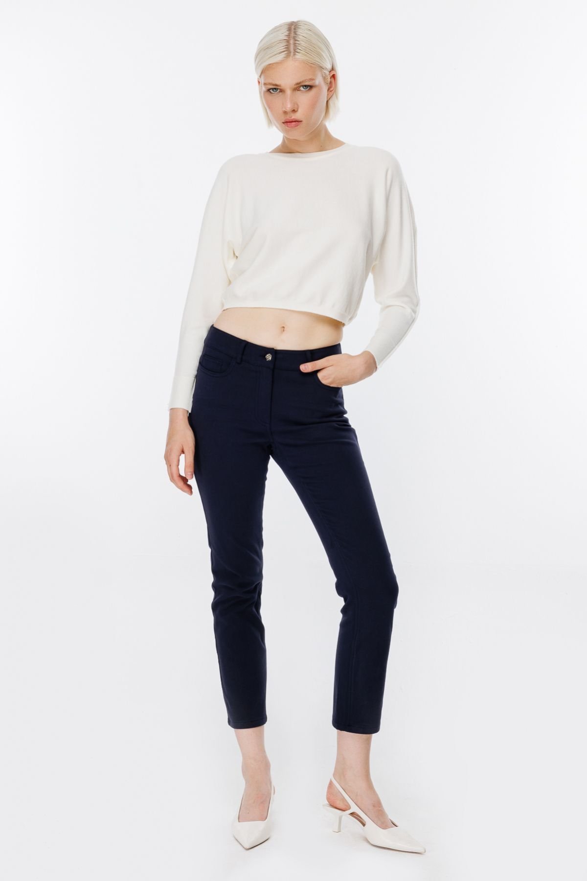 Ekol Kadın Crop Pantolon: Minimalist, Günlük Şıklık Secondary image