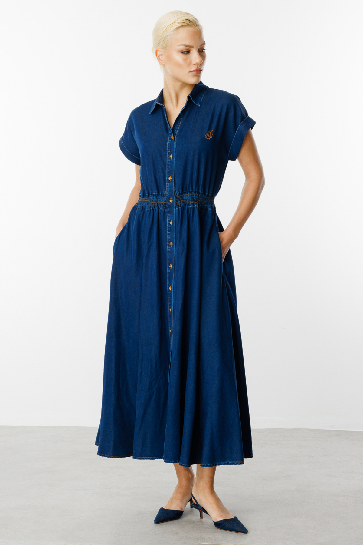 Ekol Gömlek Yaka Düşük Kol Beli Lastikli Maxi Boy Jean Kadın Elbise 25YEKL05030 Secondary image