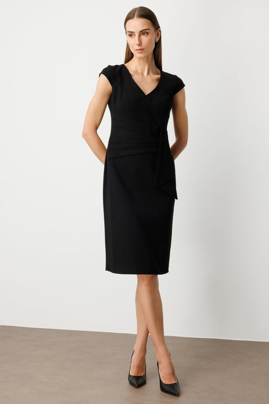 Ekol V Yaka Süs Kuşaklı Elbise