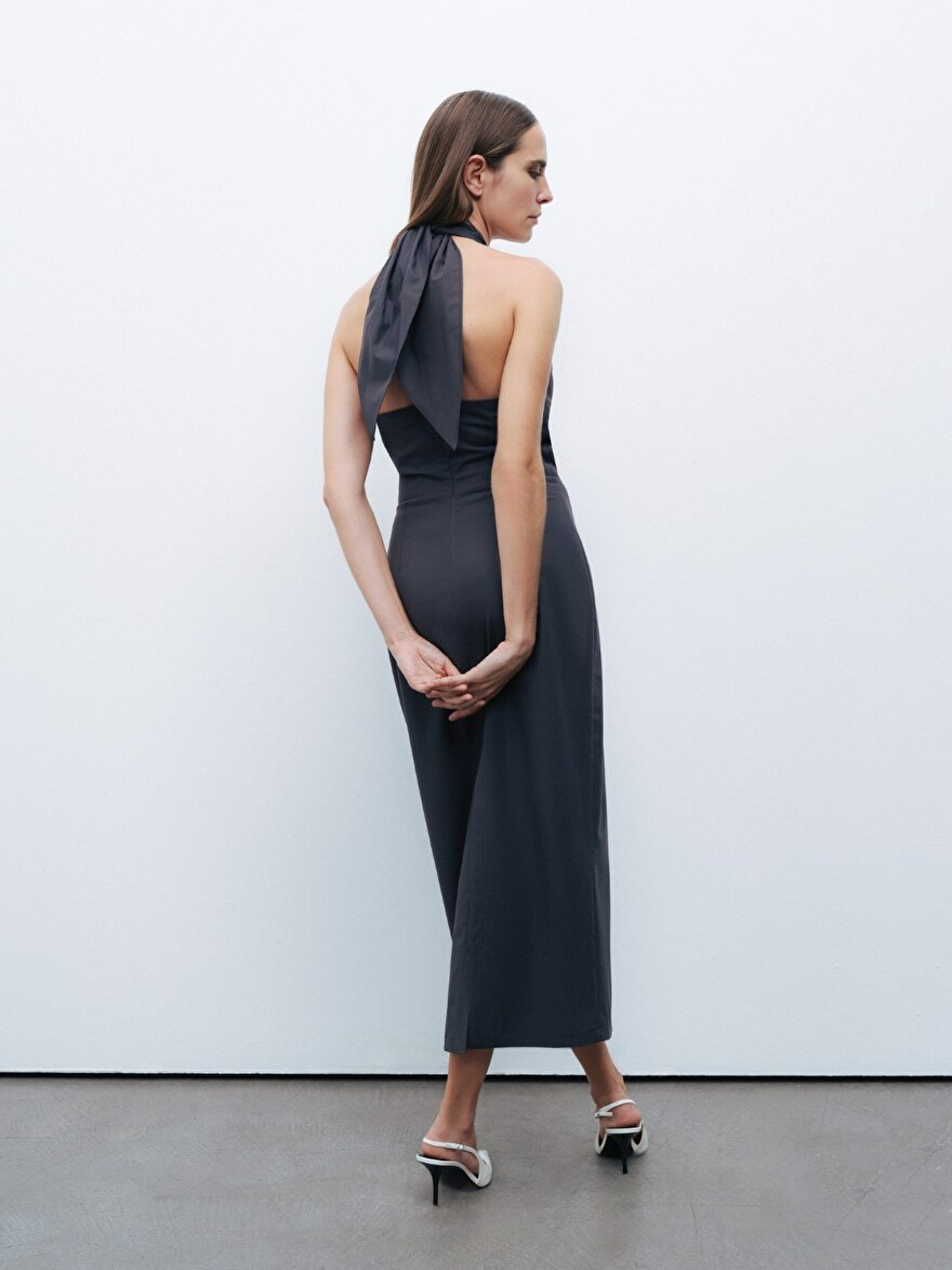 Nocturne Minimalist Halter Yaka Midi Elbise - Modern ve Şık