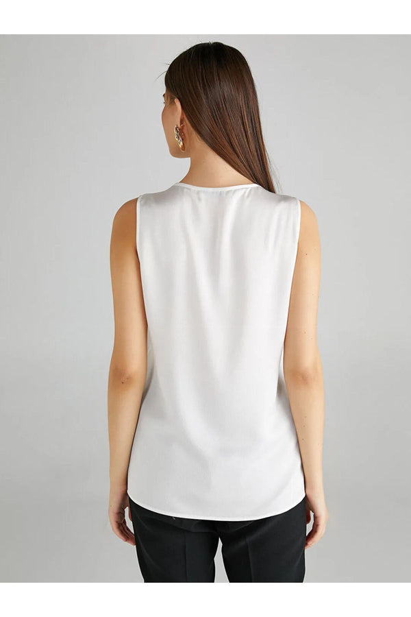 Faik Sönmez Dantel Detaylı V Yaka Kolsuz Kadın T-Shirt - Minimalist