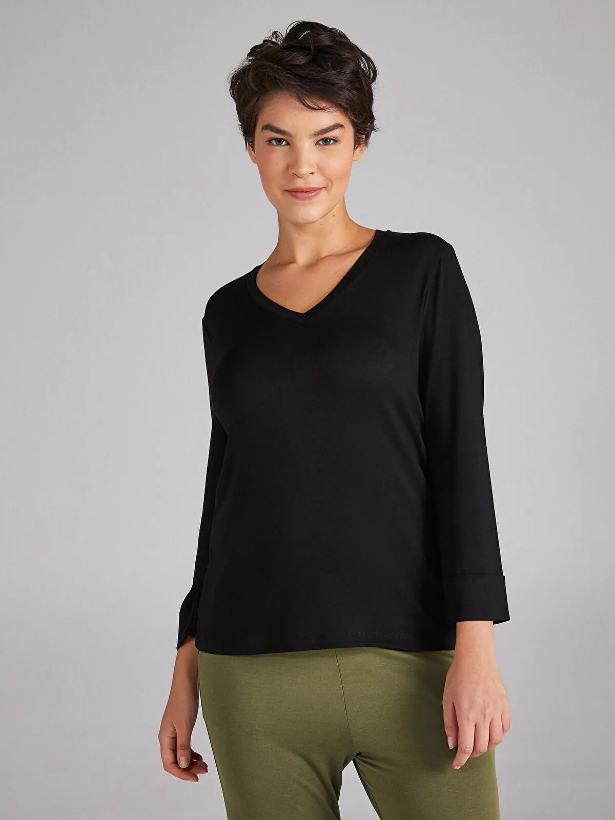 Faik Sönmez Minimalist V Yaka 3/4 Kol Kadın T-Shirt - Günlük Şıklık Main image