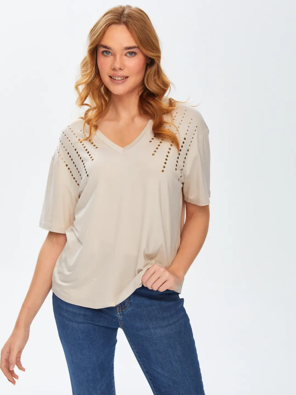 Faik Sönmez Oversize V Yaka Kadın T-Shirt - Minimalist Stil
