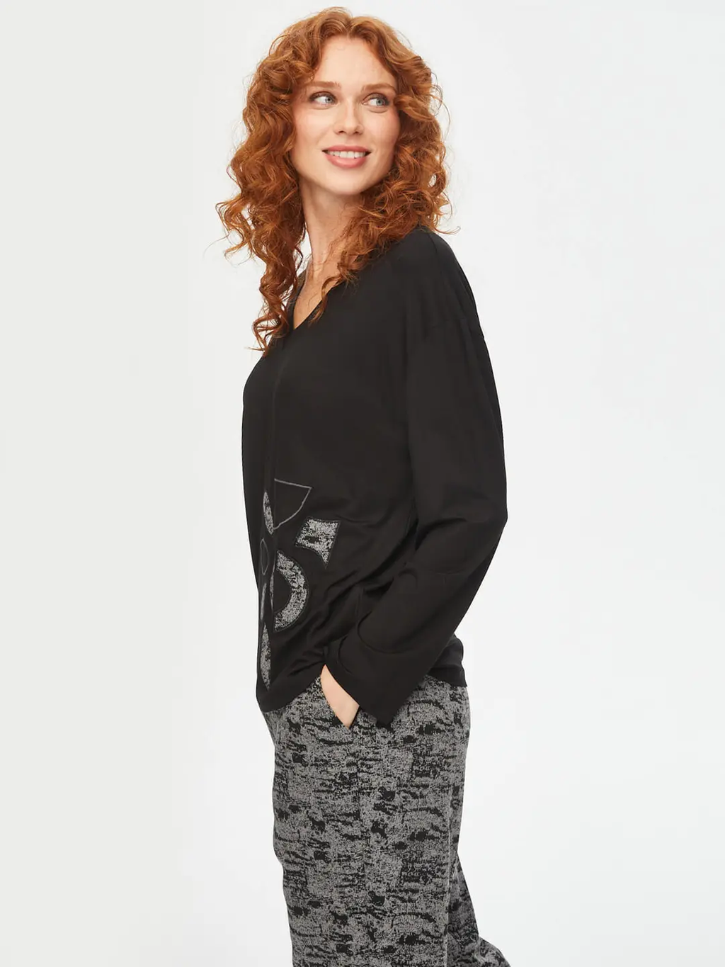 Faik Sönmez Oversize V Yaka Uzun Kol Minimalist Kadın T-Shirt - Rahat ve Şık