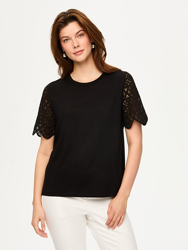 Faik Sönmez Kolları Kroşe Dantel Yuvarlak Yaka  T-Shirt US26TSH082
