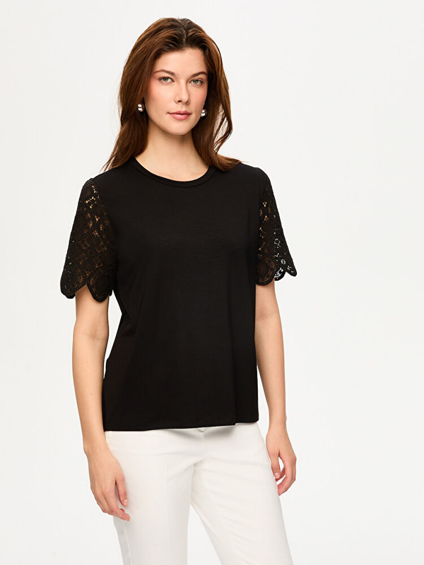 Faik Sönmez Kolları Kroşe Dantel Yuvarlak Yaka  T-Shirt US26TSH082