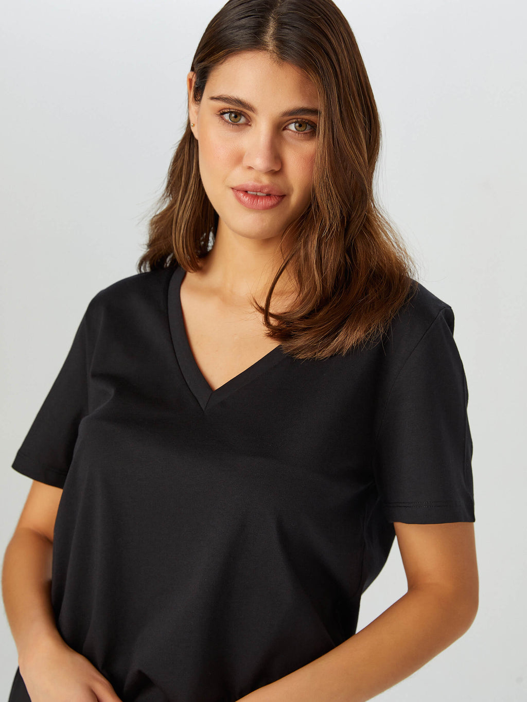 Faik Sönmez Minimalist V Yaka Kısa Kol Kadın T-Shirt - Günlük Şıklık