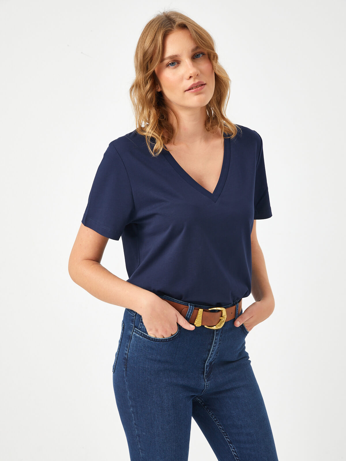 Faik Sönmez Minimalist V Yaka Kısa Kol Kadın T-Shirt - Günlük Şıklık Main image