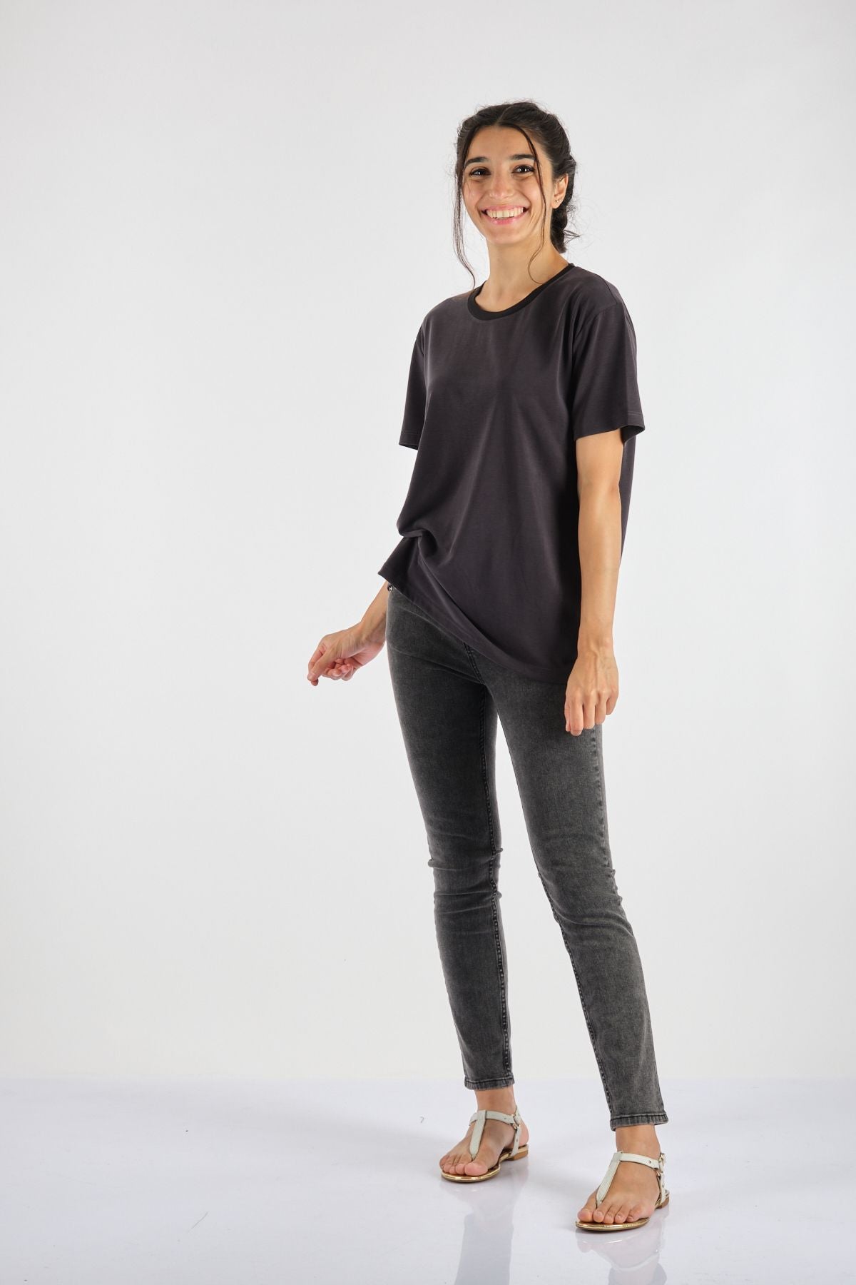 Garmenty Oversize Yuvarlak Yaka Kısa Kol Minimalist Kadın T-Shirt - Günlük Stil Secondary image