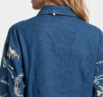 On Kadın İşlemeli Denim Gömlek Klasik Yaka Uzun Kollu Beyaz Biyeli Rahat Kesim