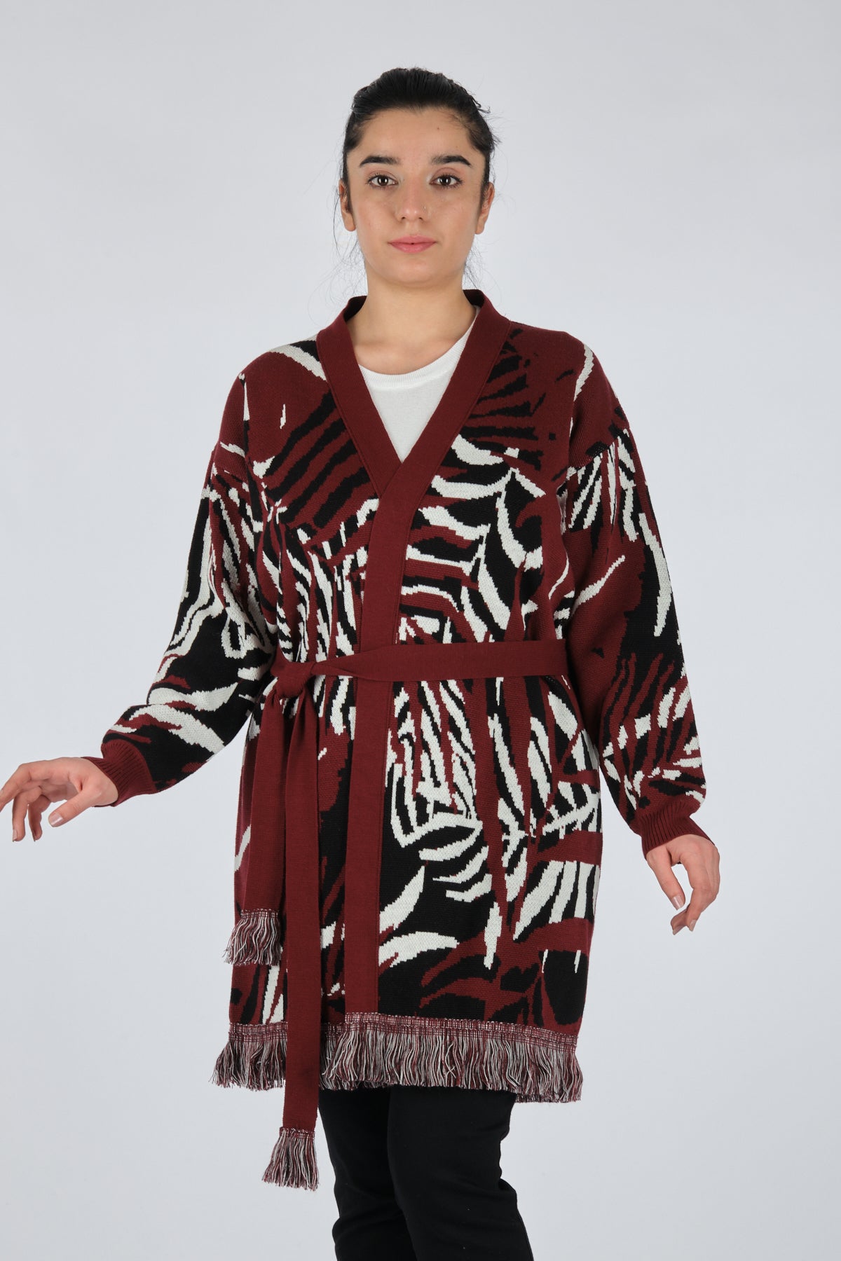 Lal Oversize Midi V Yaka Fırfırlı Kadın Hırka - Geometrik Desen Secondary image