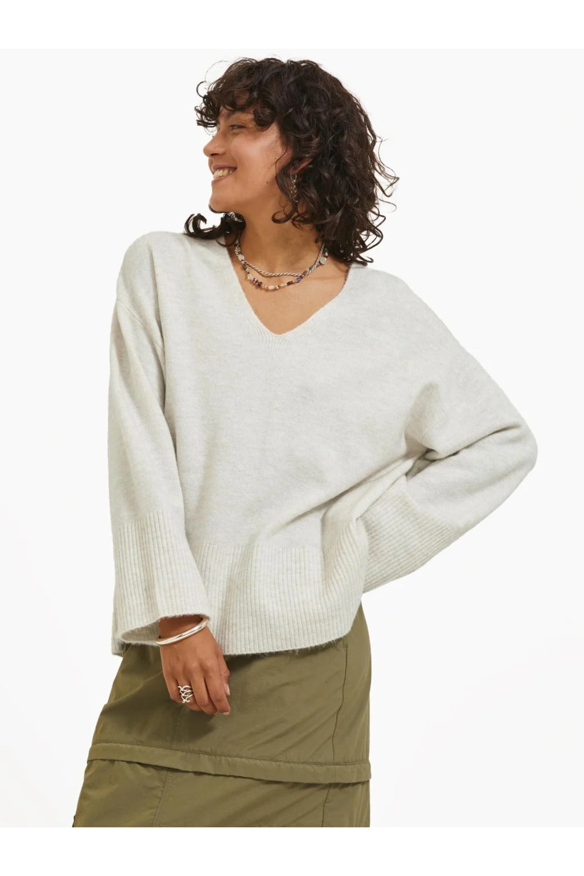 Jack&Jones JJXX Oversize V Yaka Kadın Kazak - Minimalist & Rahat İkincil görsel