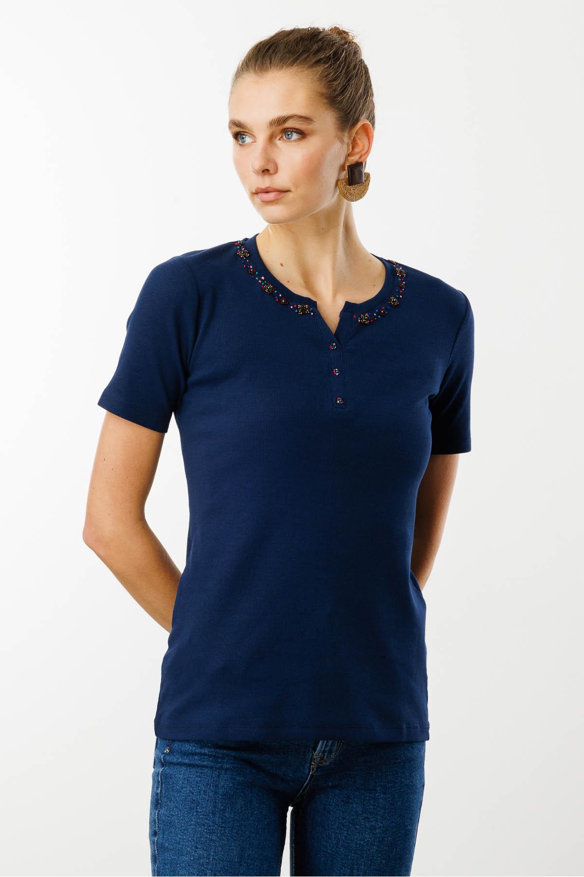 Kadın Açma Yaka Boncuk İşlemeli Pamuklu T-Shirt Lacivert